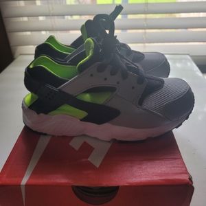 Boys Nike Huarache